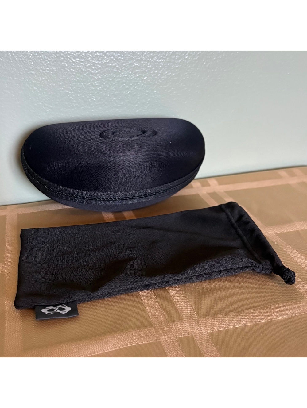 Oakley Sport Soft Vault Sunglass Case and bag black